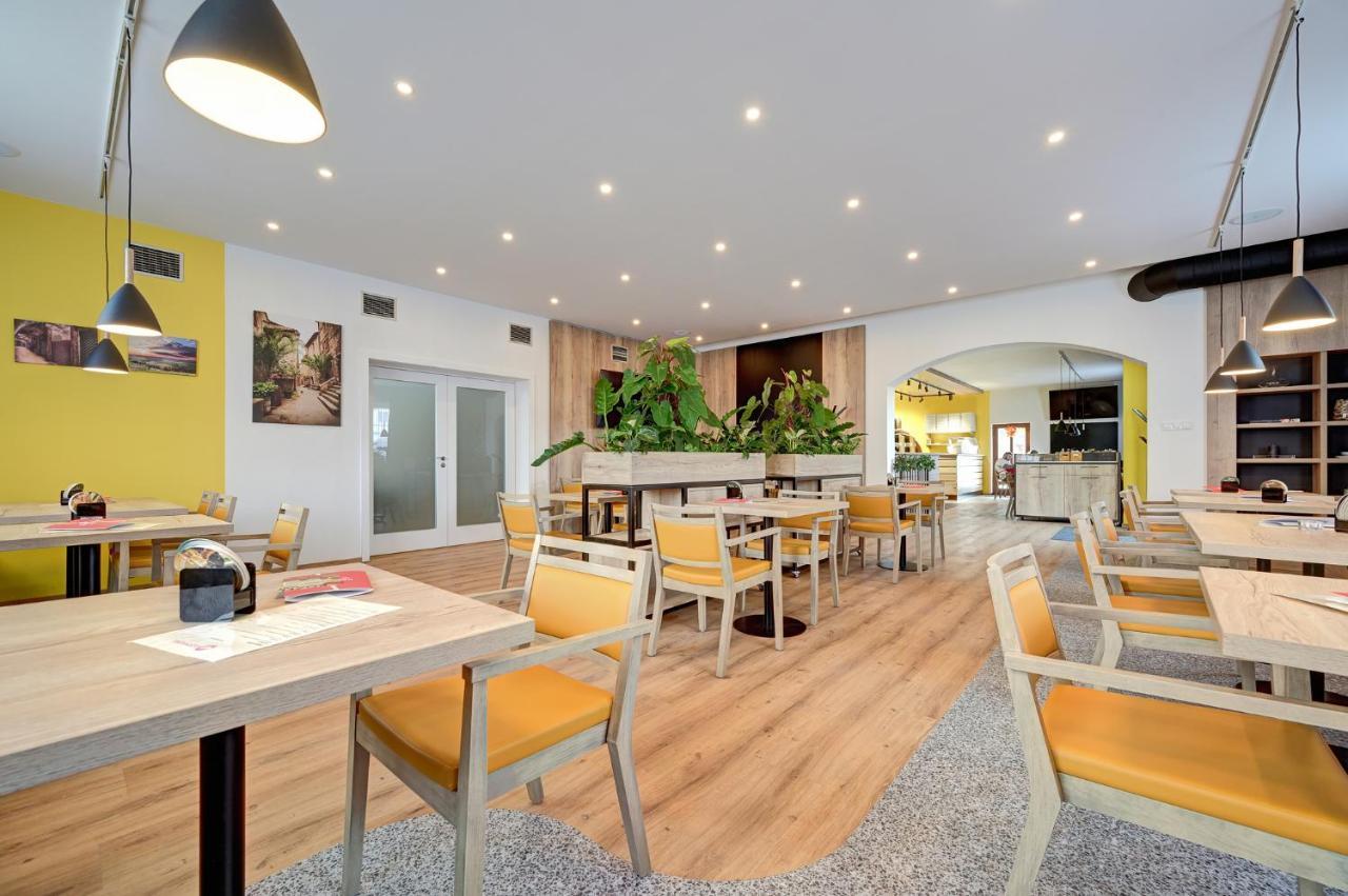 Hotel Restovna Jiloviste Ngoại thất bức ảnh