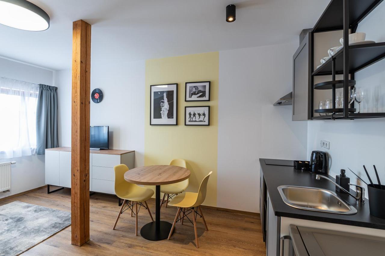 Hotel Restovna Jiloviste Ngoại thất bức ảnh